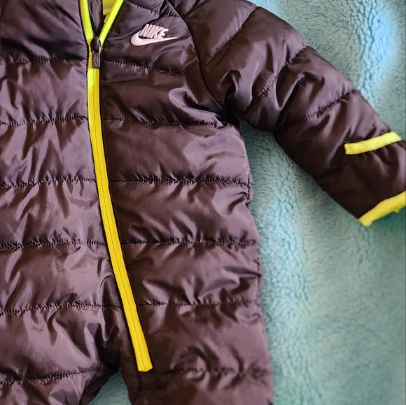 Nike - Picture 3 of 3